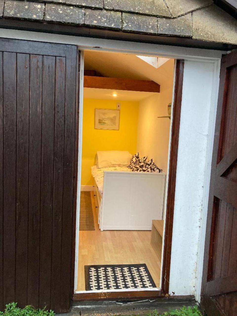 Studio Annexe With Separate Shower Room Broadhempston Экстерьер фото